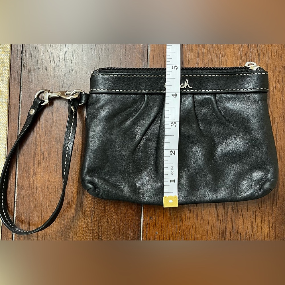 ❤️ Coach Black Leather wristlet ❤️ - Picture 5 of 11